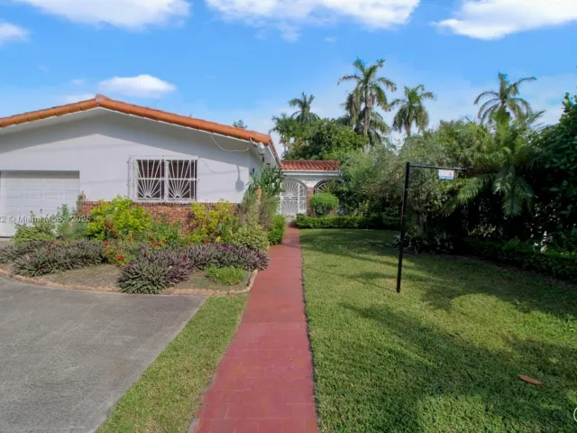 3-bedroom home for sale in Coral Gables - 2711 Red Rd - MondialRealty