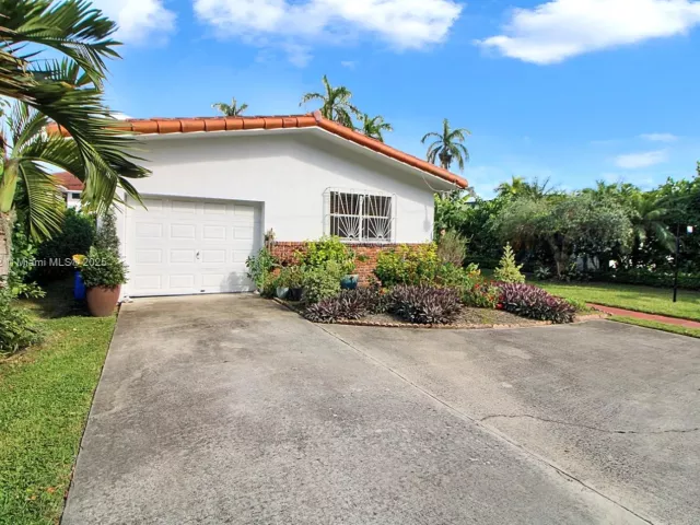3-bedroom home for sale in Coral Gables - 2711 Red Rd - MondialRealty