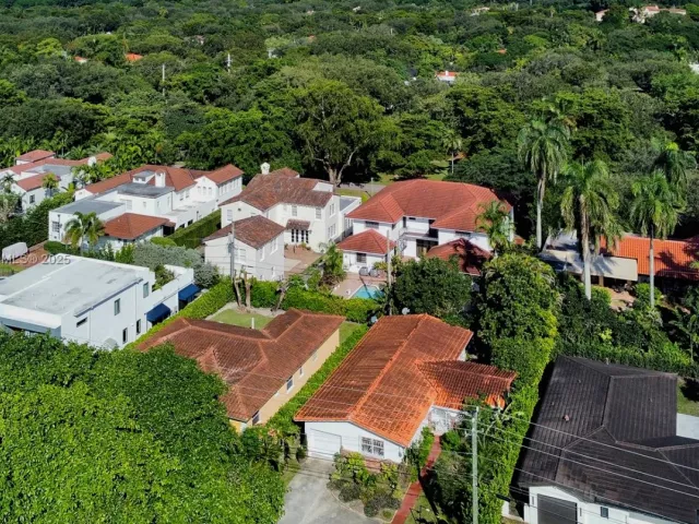 3-bedroom home for sale in Coral Gables - 2711 Red Rd - MondialRealty
