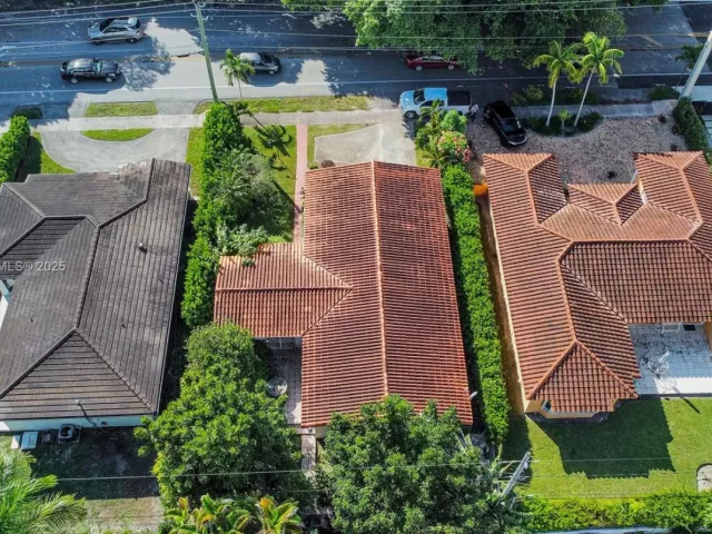 3-bedroom home for sale in Coral Gables - 2711 Red Rd - MondialRealty