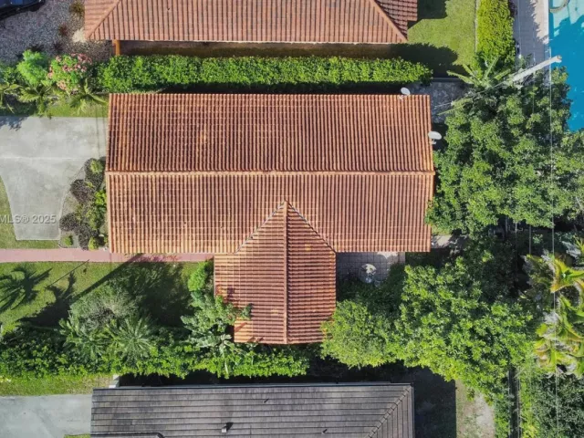 3-bedroom home for sale in Coral Gables - 2711 Red Rd - MondialRealty