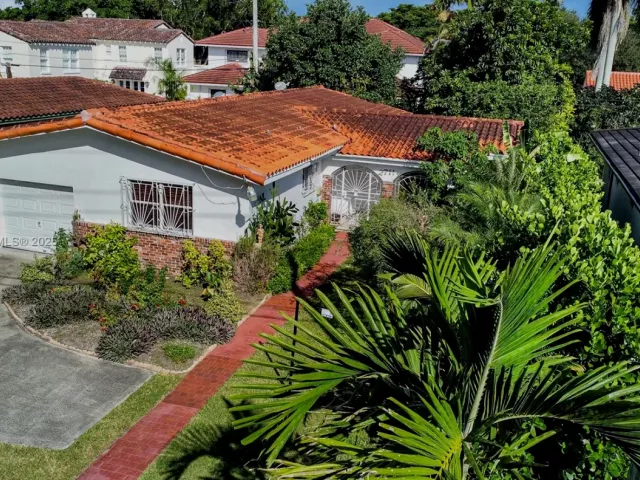 3-bedroom home for sale in Coral Gables - 2711 Red Rd - MondialRealty