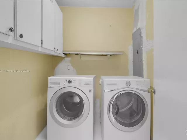 3-bedroom home for sale in Coral Gables - 2711 Red Rd - MondialRealty