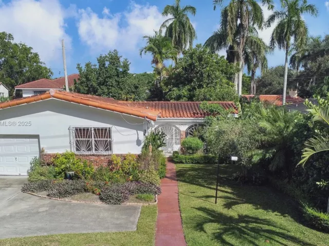 3-bedroom home for sale in Coral Gables - 2711 Red Rd - MondialRealty