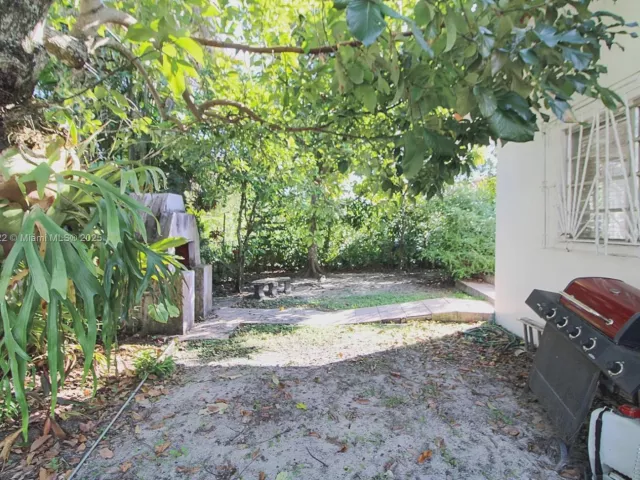 3-bedroom home for sale in Coral Gables - 2711 Red Rd - MondialRealty