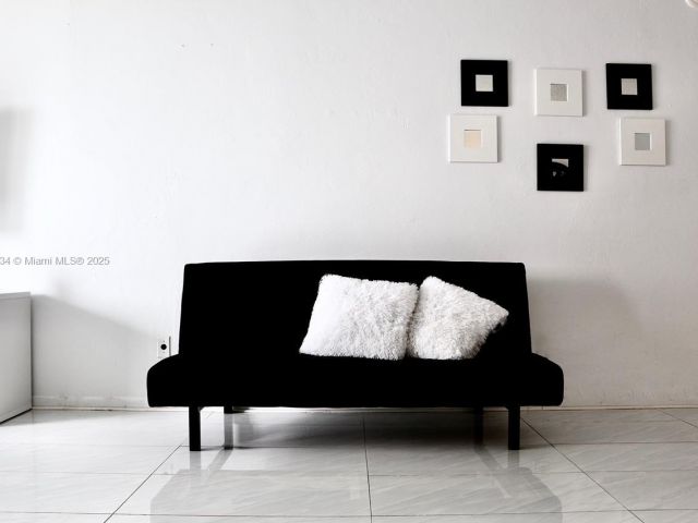 1-bedroom condo for sale in Sunny Isles Beach - 19370 Collins Ave 415 - MondialRealty