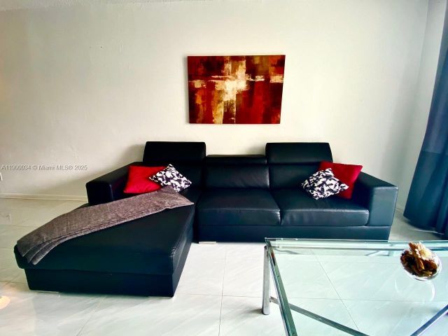 1-bedroom condo for sale in Sunny Isles Beach - 19370 Collins Ave 415 - MondialRealty