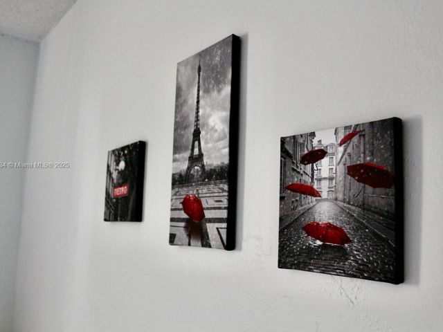 1-bedroom condo for sale in Sunny Isles Beach - 19370 Collins Ave 415 - MondialRealty