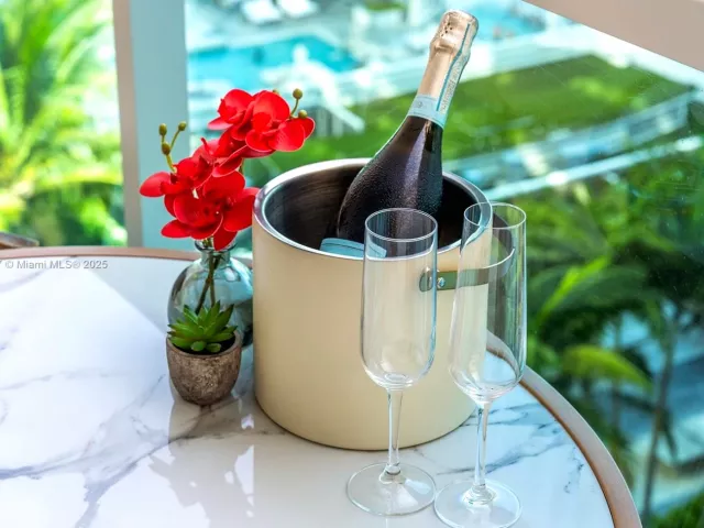 1-bedroom condo for rent in Miami Beach -  - MondialRealty