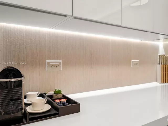 1-bedroom condo for rent in Miami Beach -  - MondialRealty