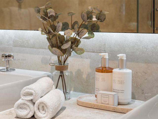 Apartment for rent  Unit # - photo 6686244