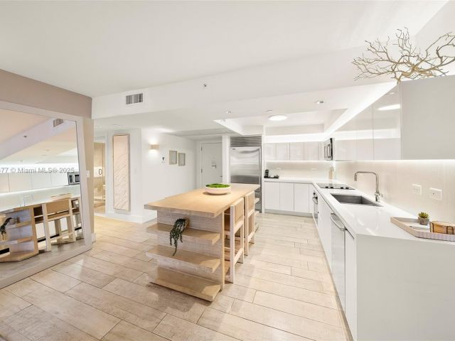 Apartment for rent  Unit # - photo 6686262