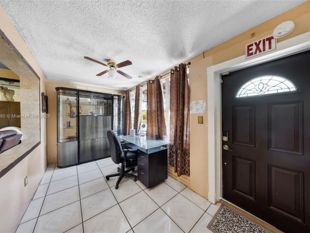 3-bedroom home for rent in Hollywood - 526 S 28th Ave 1 - MondialRealty