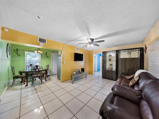 3-bedroom home for rent in Hollywood - 526 S 28th Ave 1 - MondialRealty