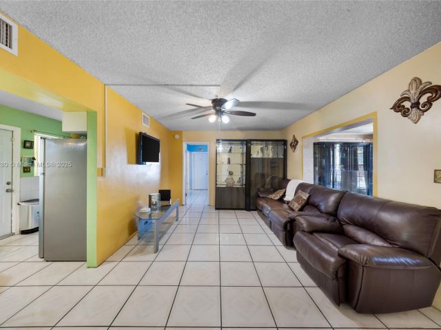 3-bedroom home for rent in Hollywood - 526 S 28th Ave 1 - MondialRealty