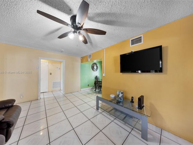 3-bedroom home for rent in Hollywood - 526 S 28th Ave 1 - MondialRealty