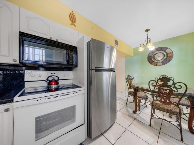 3-bedroom home for rent in Hollywood - 526 S 28th Ave 1 - MondialRealty