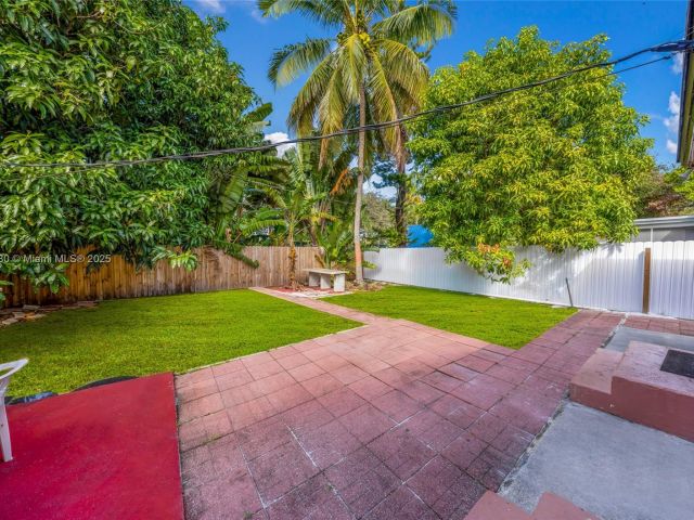 3-bedroom home for rent in Hollywood - 526 S 28th Ave 1 - MondialRealty