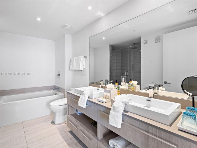 Apartment for sale  Unit #R1701 - photo 6686659