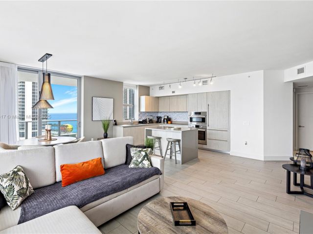 Apartment for sale  Unit #R1701 - photo 6686668