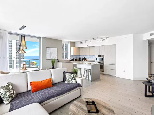 2-bedroom condo for sale in Hollywood - 4010 S Ocean Dr R1701 - MondialRealty