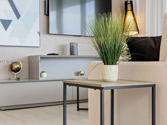2-bedroom condo for sale in Hollywood - 4010 S Ocean Dr R1701 - MondialRealty