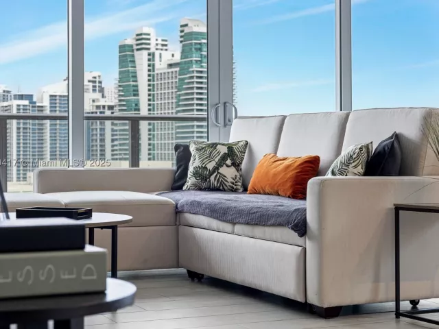 2-bedroom condo for sale in Hollywood - 4010 S Ocean Dr R1701 - MondialRealty