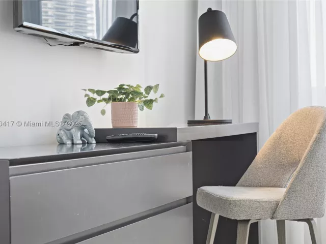 2-bedroom condo for sale in Hollywood - 4010 S Ocean Dr R1701 - MondialRealty
