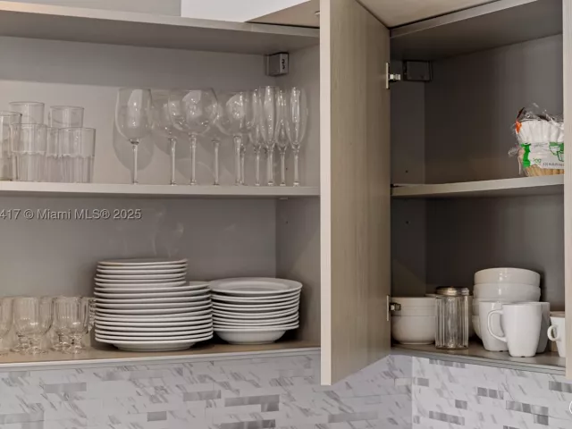 2-bedroom condo for sale in Hollywood - 4010 S Ocean Dr R1701 - MondialRealty