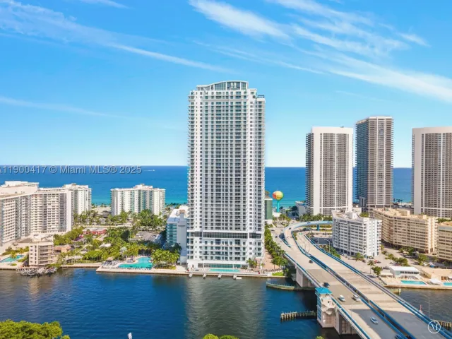 2-bedroom condo for sale in Hollywood - 4010 S Ocean Dr R1701 - MondialRealty