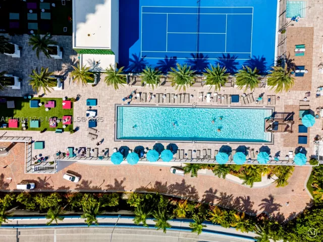 2-bedroom condo for sale in Hollywood - 4010 S Ocean Dr R1701 - MondialRealty