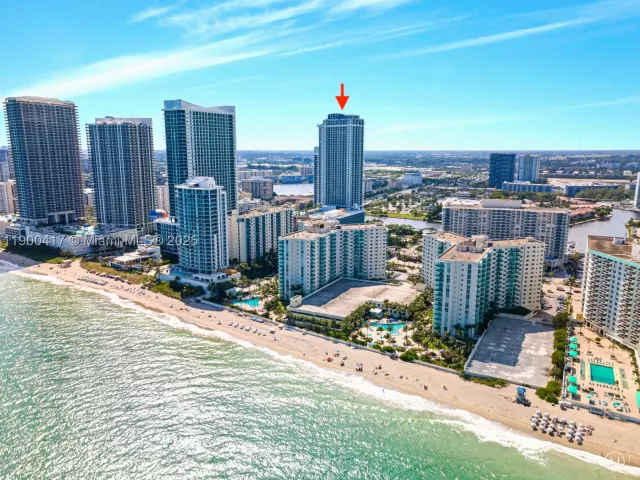 2-bedroom condo for sale in Hollywood - 4010 S Ocean Dr R1701 - MondialRealty
