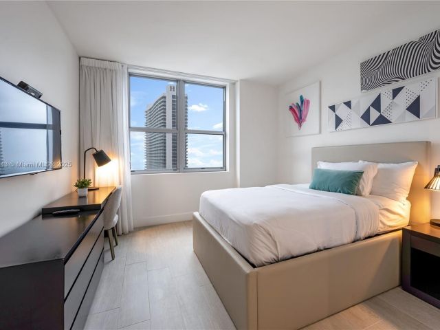 Apartment for rent  Unit #R2501 - photo 6686673