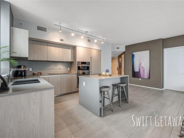 Apartment for rent  Unit #R2501 - photo 6686680