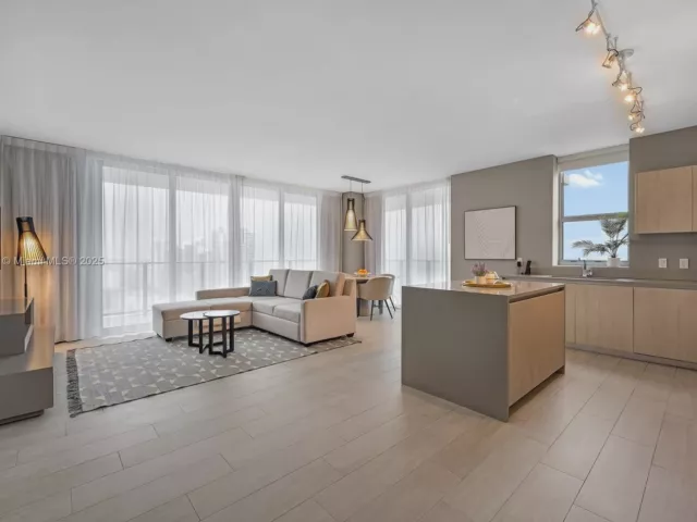 2-bedroom condo for rent in Hollywood - 4010 S Ocean Dr R2501 - MondialRealty