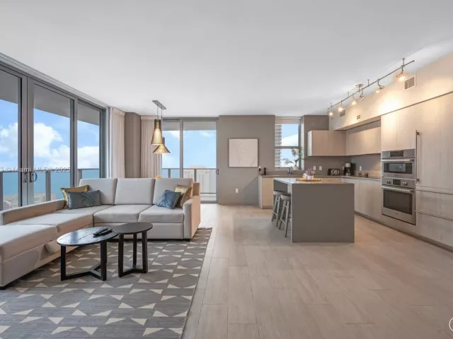 2-bedroom condo for rent in Hollywood - 4010 S Ocean Dr R2501 - MondialRealty