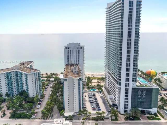 2-bedroom condo for rent in Hollywood - 4010 S Ocean Dr R2501 - MondialRealty
