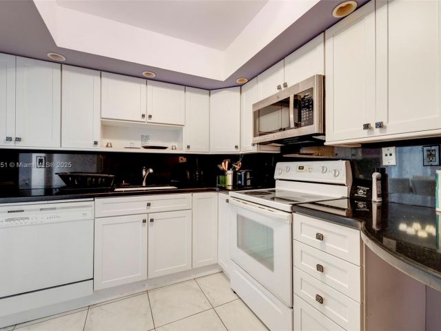 Apartment for rent  Unit #1516 - photo 6686907