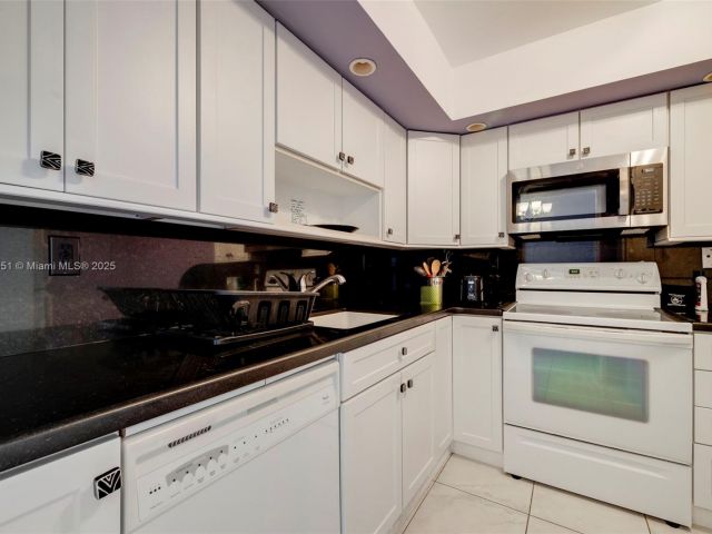 Apartment for rent  Unit #1516 - photo 6686908