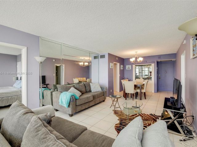 Apartment for rent  Unit #1516 - photo 6686910