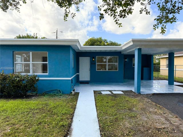 3-bedroom home for sale in Fort Lauderdale - 809 NW 12th Ave - MondialRealty