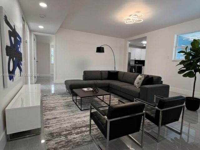 3-bedroom home for sale in Fort Lauderdale - 809 NW 12th Ave - MondialRealty