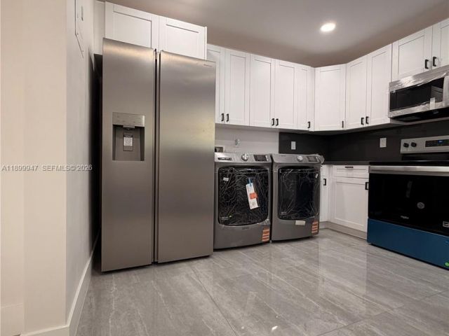 3-bedroom home for sale in Fort Lauderdale - 809 NW 12th Ave - MondialRealty