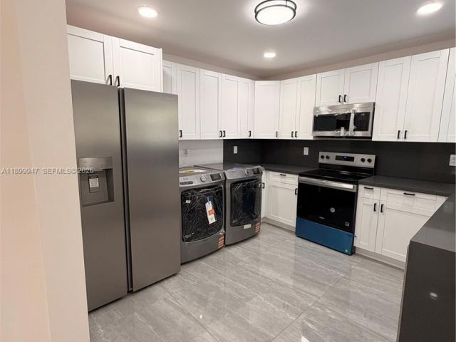 3-bedroom home for sale in Fort Lauderdale - 809 NW 12th Ave - MondialRealty