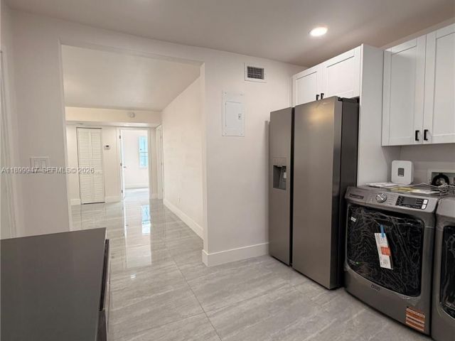 3-bedroom home for sale in Fort Lauderdale - 809 NW 12th Ave - MondialRealty