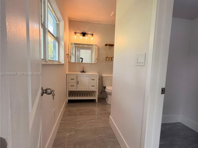 3-bedroom home for sale in Fort Lauderdale - 809 NW 12th Ave - MondialRealty