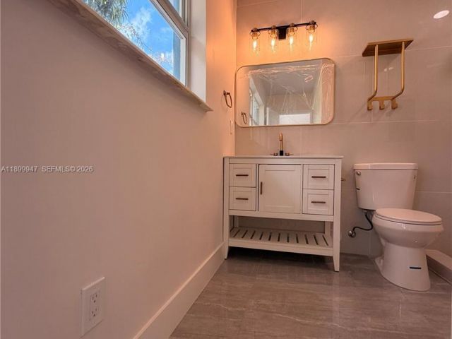 3-bedroom home for sale in Fort Lauderdale - 809 NW 12th Ave - MondialRealty