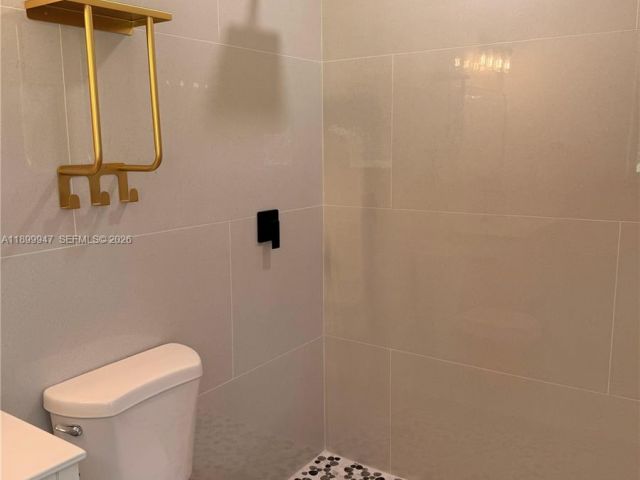 3-bedroom home for sale in Fort Lauderdale - 809 NW 12th Ave - MondialRealty