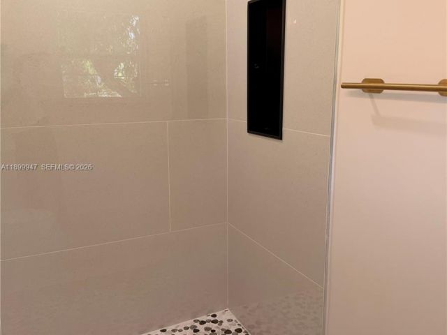 3-bedroom home for sale in Fort Lauderdale - 809 NW 12th Ave - MondialRealty