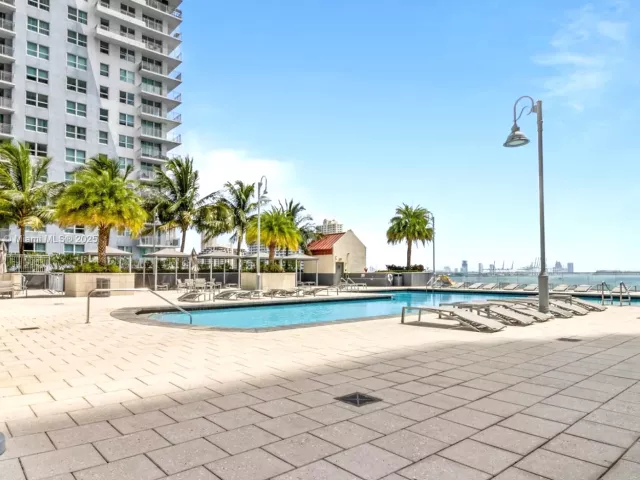 2-bedroom condo for sale in Miami - 1155 Brickell Bay Dr PH202 - MondialRealty